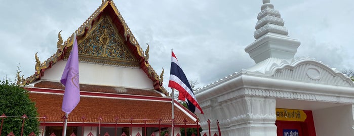 Wat Thongthammachart is one of Bangkok.
