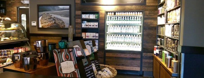 Starbucks is one of Tomさんのお気に入りスポット.
