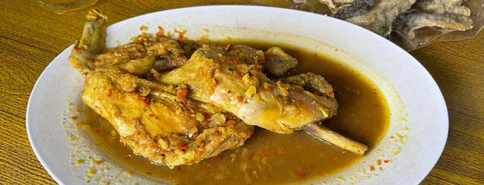 Ayam Betutu Khas Gilimanuk is one of All-time favorites in Indonesia.