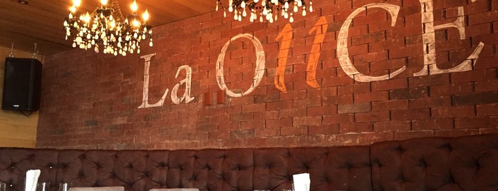 La O11ce Gastro Bar is one of Locais curtidos por Jhalyv.