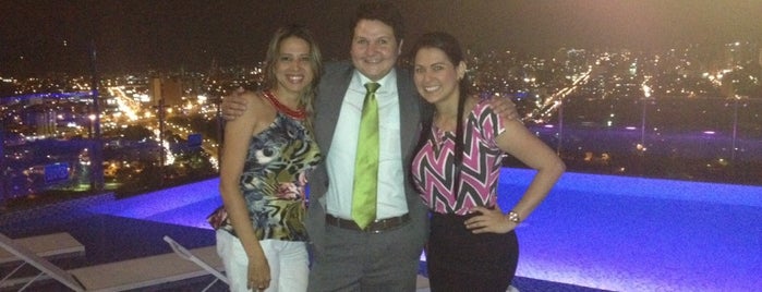 Sky Bar Hotel Holiday Inn Bucaramanga Cacique is one of Orte, die Andres gefallen.