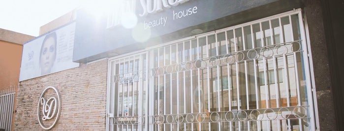 Beauty House by Dian Sorcia is one of สถานที่ที่ Nallely ถูกใจ.