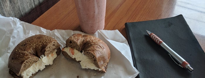 Boulevard Bagel Cafe is one of Kimmieさんの保存済みスポット.