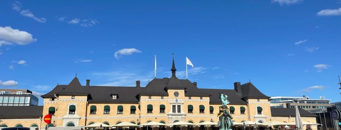 Uppsala Centralstation is one of Orte, die Henrik gefallen.