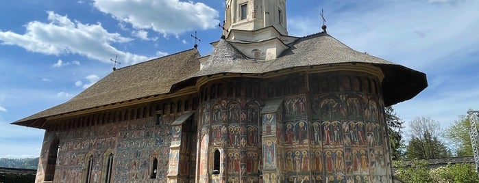 Biserica Mânăstirii Moldovița is one of Place to visit in România.