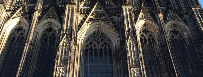 Katedral Köln is one of Tempat yang Disukai George.