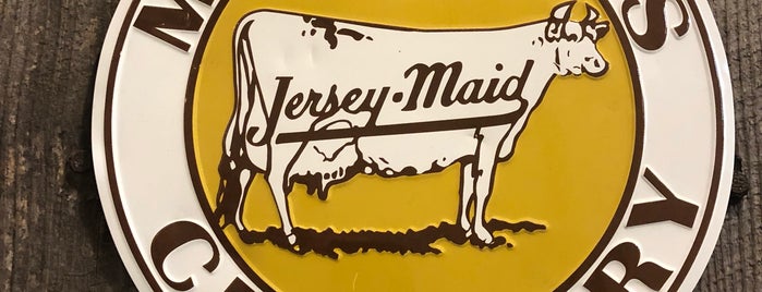 Mayfield Dairy Visitor Center is one of สถานที่ที่ Melanie ถูกใจ.