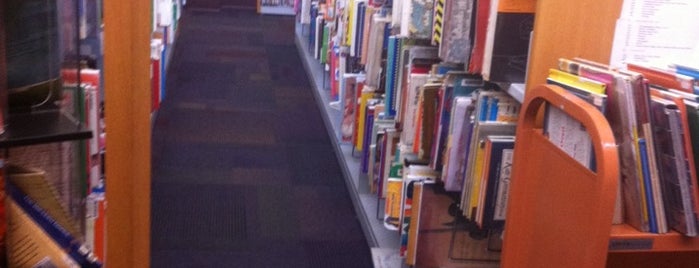 Atlanta-Fulton Public Library - Sandy Springs Branch is one of Orte, die Michael gefallen.