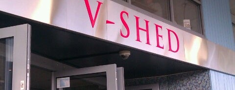 V-Shed (Wetherspoon) is one of สถานที่ที่ Carl ถูกใจ.