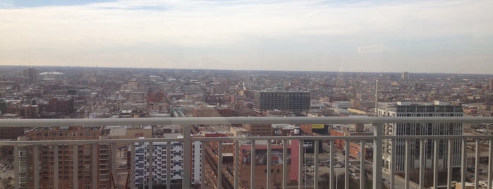 180 N Jefferson Rooftop is one of Skyline views.