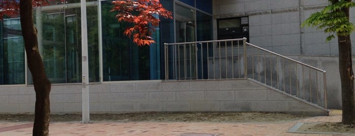한국기술교육대학교 국제교육센터 is one of 학교.