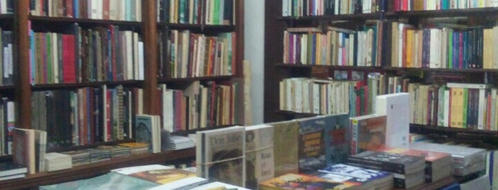 Librería Madero is one of Tempat yang Disukai Francisco.
