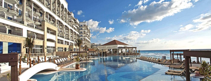 Hyatt Zilara Cancun is one of สถานที่ที่ Jae ถูกใจ.