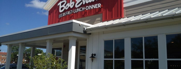 Bob Evans Restaurant is one of Tempat yang Disukai Christopher.