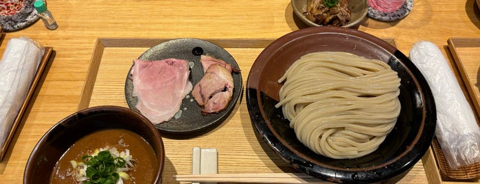 新宿圏外のラーメンつけ麺