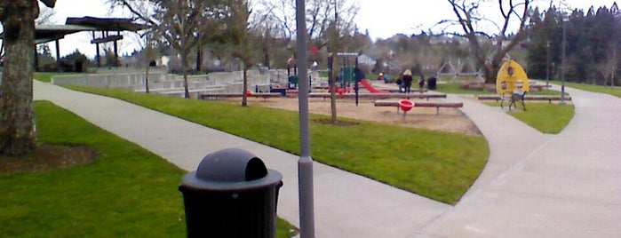 Snyder Park is one of Tempat yang Disukai Stephen.