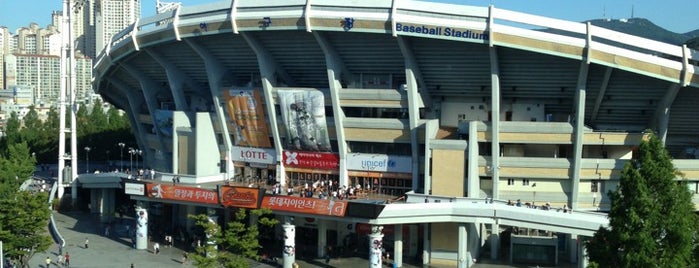 Sajik Baseball Stadium is one of Tempat yang Disukai JulienF.