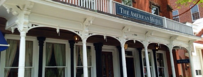 American Hotel is one of สถานที่ที่ Jayson ถูกใจ.