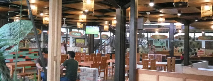 Kanaya Foodcourt is one of Bandung.