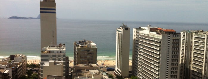Praia do Leblon is one of Tempat yang Disukai Erik.