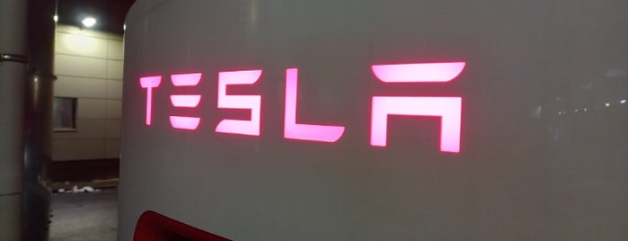 Tesla Supercharger is one of Elektroladesäulen.