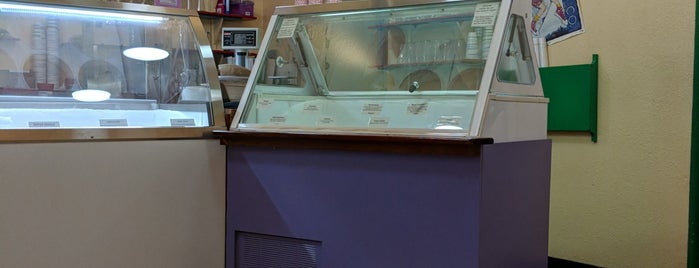 Elevated Ice Cream Co. & Candy Shop is one of Erik : понравившиеся места.