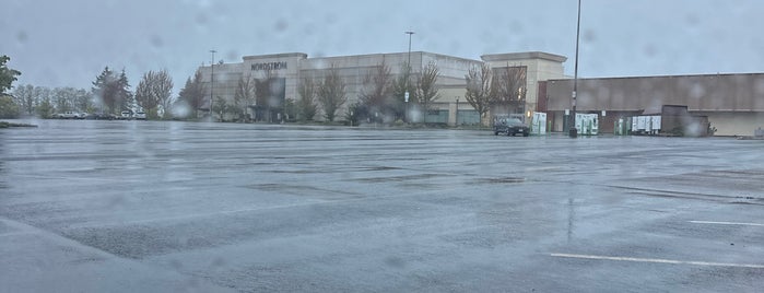 Tacoma Mall is one of Common.