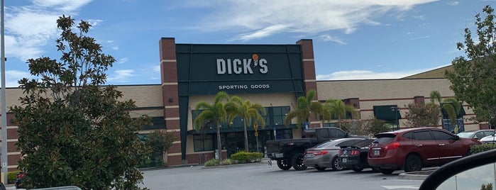 DICK'S Sporting Goods is one of Posti che sono piaciuti a Justin.