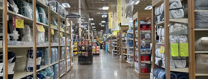 Fred Meyer is one of Tempat yang Disukai Heather.