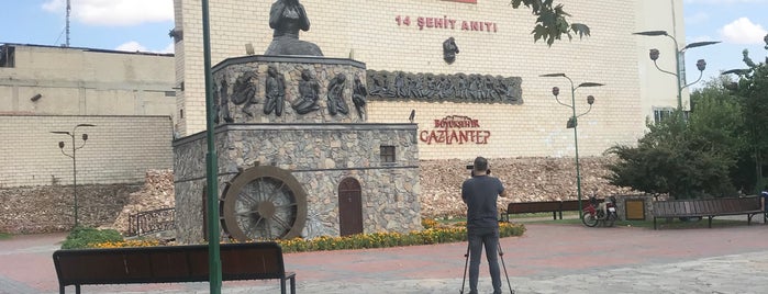 14 Şehit Anıtı is one of Gaziantep'te Neresi Gezilir?.
