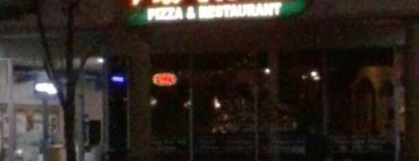 Via Roma Pizza and Restaurant is one of สถานที่ที่ Allison ถูกใจ.