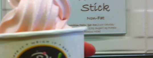 1st Treat Yogurt is one of Pennyさんのお気に入りスポット.