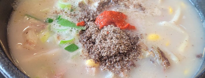 이북집 찹쌀순대 is one of Tempat yang Disukai 소은.