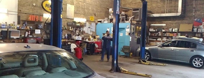 Halsted Auto Repair is one of subtitlesさんのお気に入りスポット.