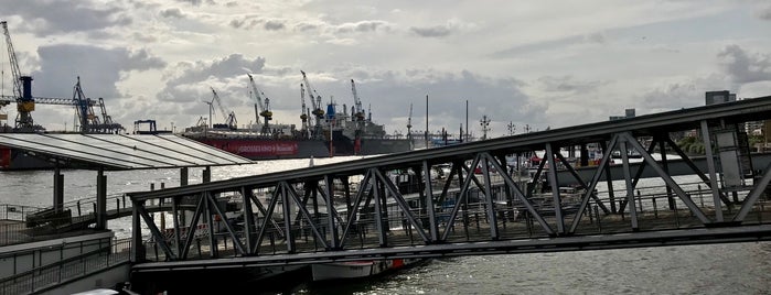 Landungsbrücken - Brücke 9 is one of Karl : понравившиеся места.