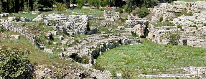 Anfiteatro Romano is one of Lugares favoritos de Jules.