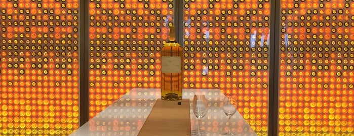 Chateau d'Yquem is one of Locais curtidos por Marcia.