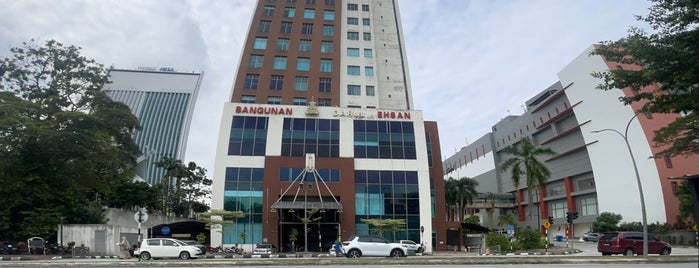 Bangunan Darul Ehsan is one of along.
