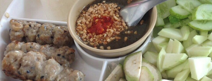 แหนมเนืองคุณนิด is one of I have to try this.