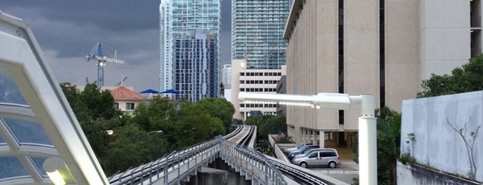 MDT Metromover - Tenth Street/Promenade Station is one of Tempat yang Disukai Norma.