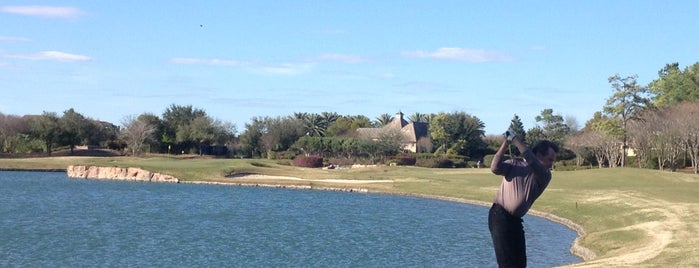Royal Oaks Country Club is one of Lugares favoritos de Thomas.