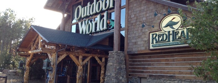 Bass Pro Shops is one of Markさんのお気に入りスポット.