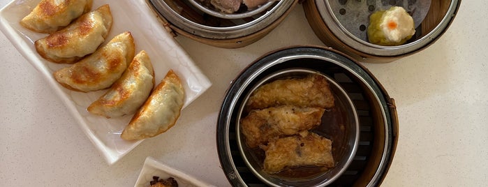 Le Xuan Hong Kong Dim Sum is one of Singapore.