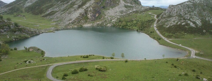 Lagos de Covadonga is one of Principado de Asturias.