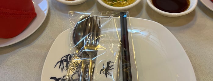 Hong Kong Restaurant is one of Ichiro's reviewed restaurants.