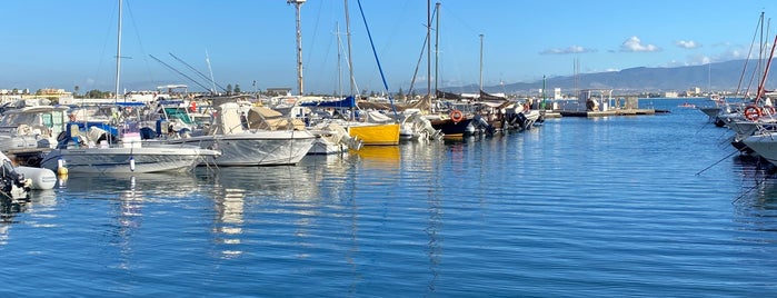 Marina Piccola is one of Farniente in Cagliari.