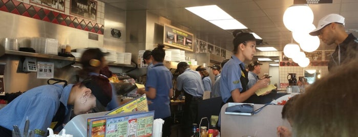 Waffle House is one of Tempat yang Disukai Brendan.
