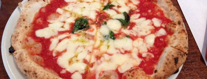 Pizzeria da peppe Napoli Sta'ca is one of Tokyo - Foods to try.