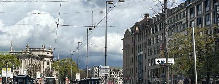 H Karlsplatz (Stachus) is one of München Tramlinie 18.