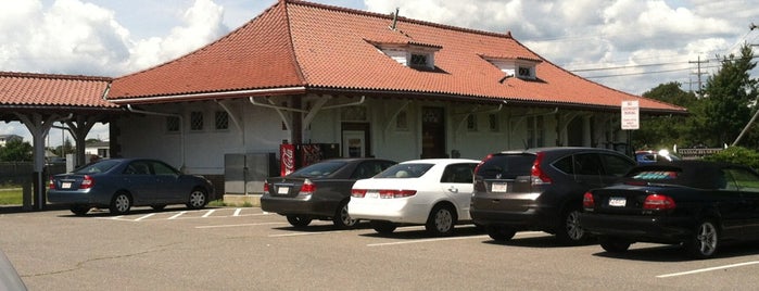 Buzzards Bay Train Depot is one of Brianさんのお気に入りスポット.